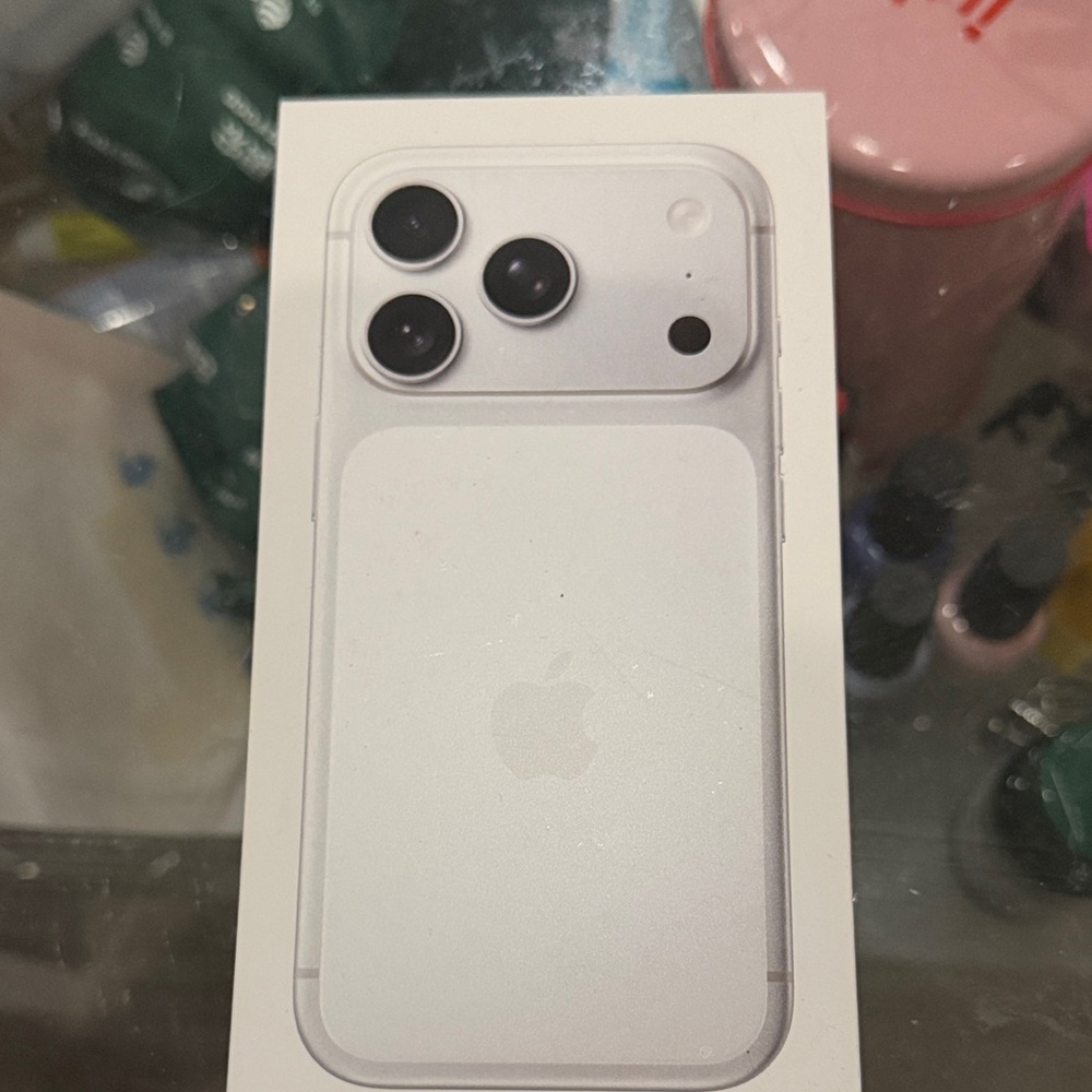 Apple iPhone Pro Max in White